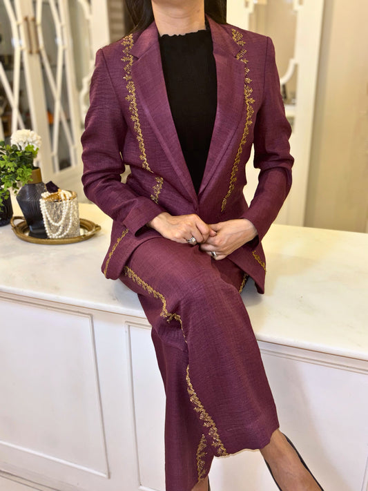 A rich ode to timeless femininity, the Mulberry Gold&nbsp;pantsuit is woven in deep maroon with gilded embroidery that gently kisses every curve of its tailored silhouette. This Taraashi Platinum piece brings together old-world refinement and contemporary minimalism — a look that doesn’t speak loudly, yet leaves a lasting impression.

For soirées, for silences, for the woman who glows without trying.